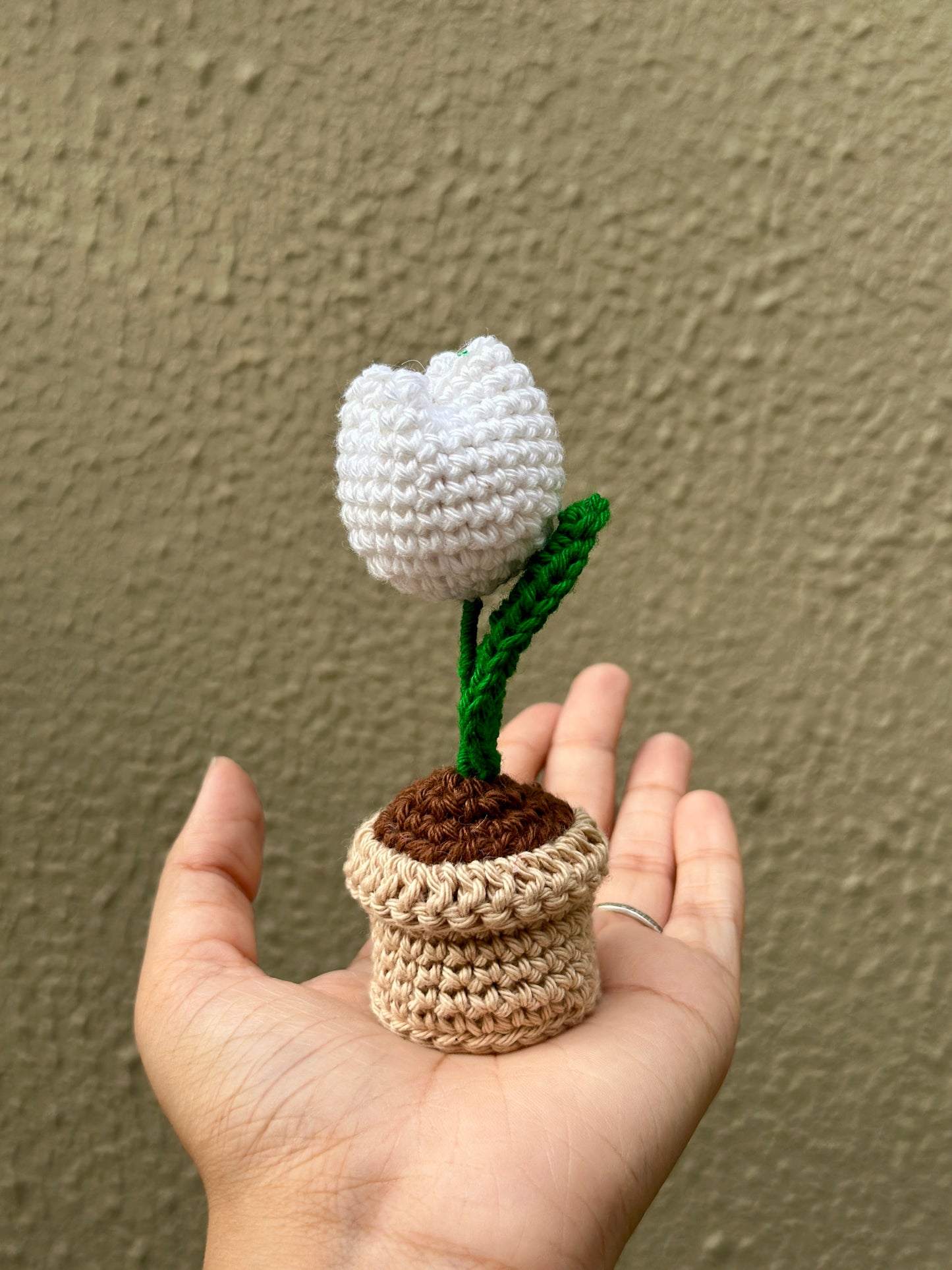 Crochet tulip flower pot