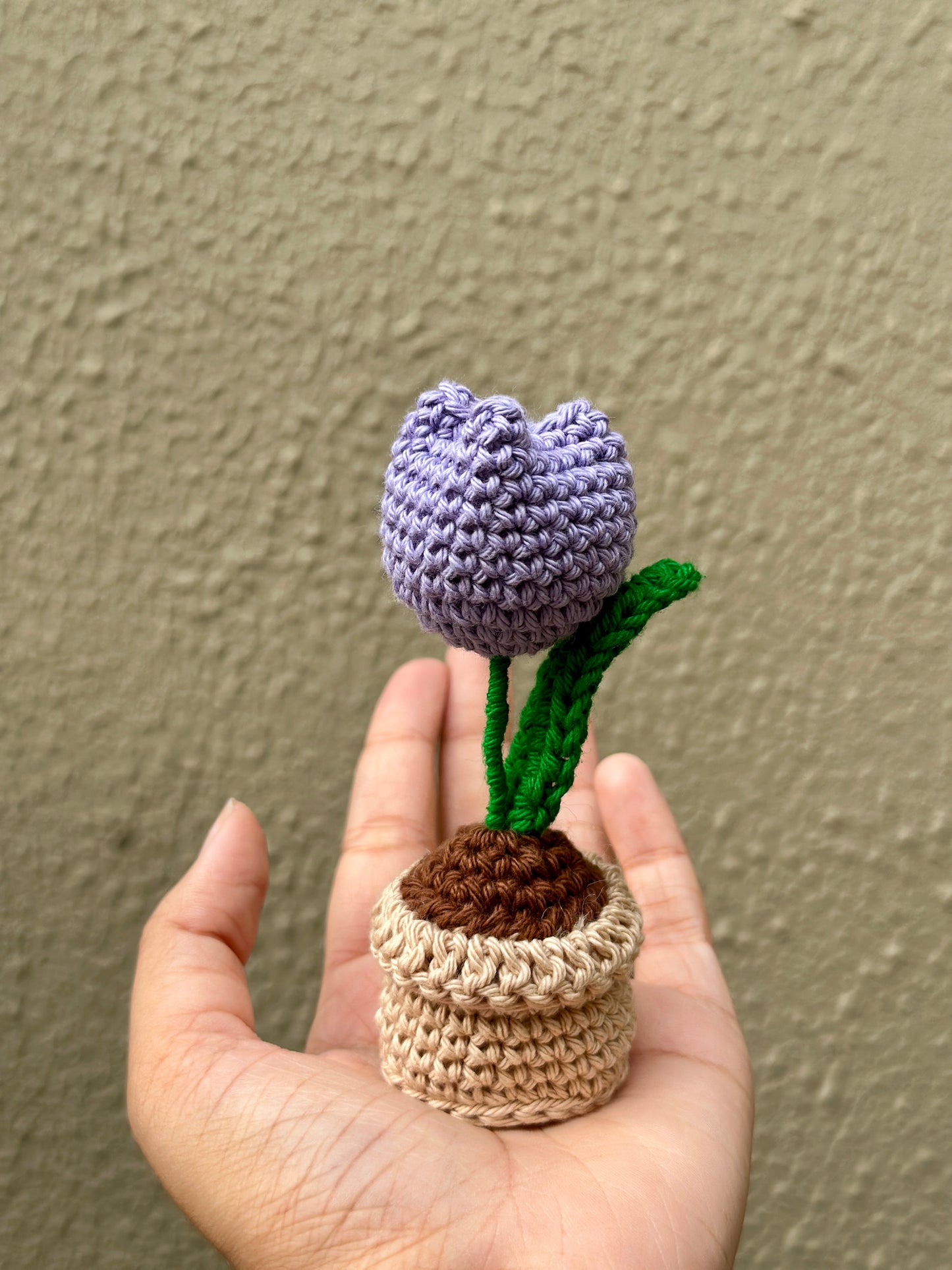 Crochet tulip flower pot