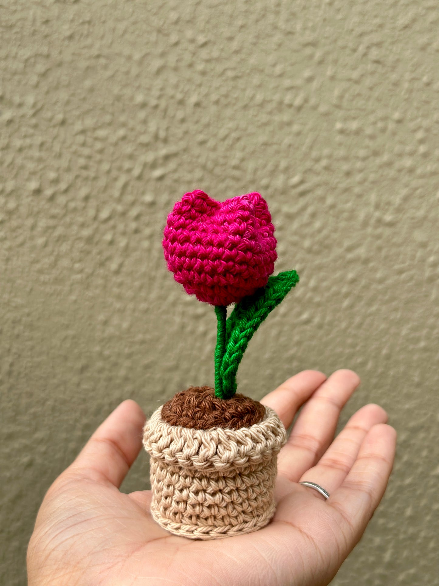 Crochet tulip flower pot