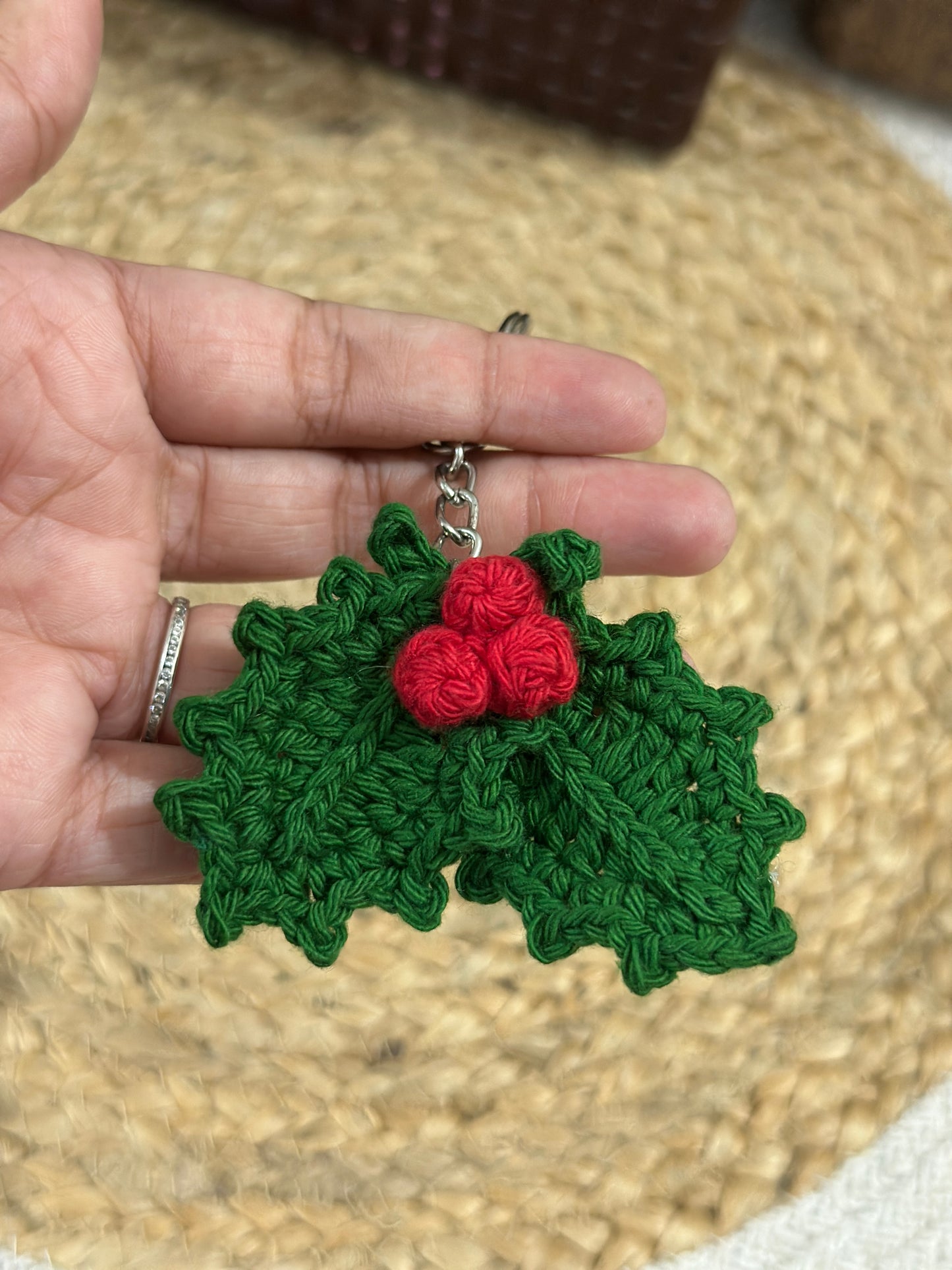 Christmas holy leaf keychain